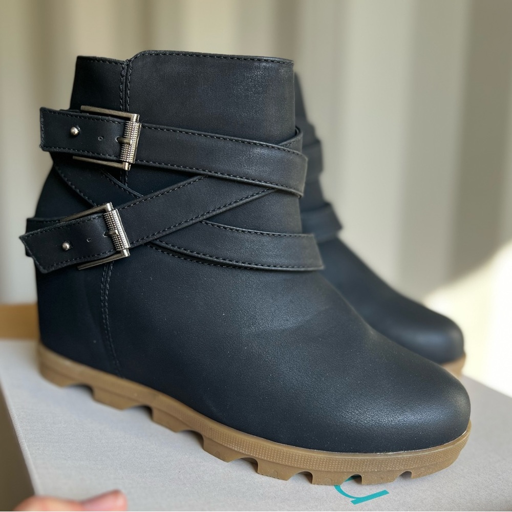 Maurice’s wedge boot